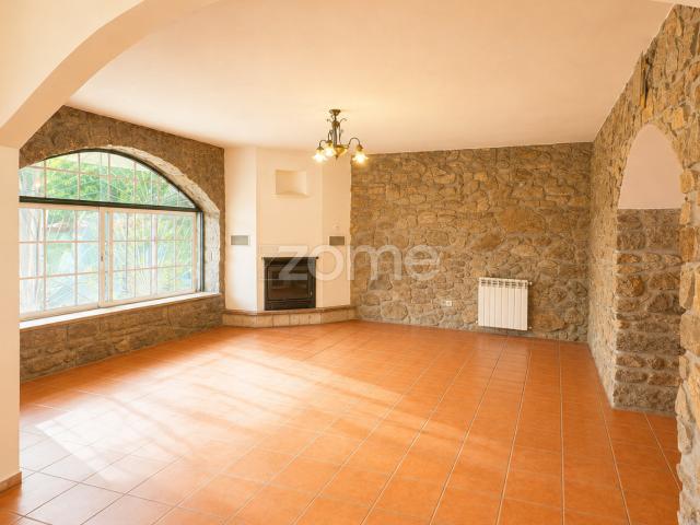 Residência no Monte de Santa Helena – Laje, Vila Verde