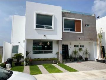 RESIDENCIA AMPLIA 370 M2 | CAÑADAS DEL LAGO QRO. PRECIO POR DEBAJO DEL VALOR COMERCIAL NO CREDITOS