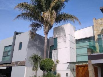 Residencia Amplio Jardín con excelentes acabados