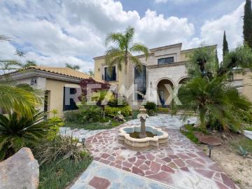 RESIDENCIA AMUEBLADA EN RENTA