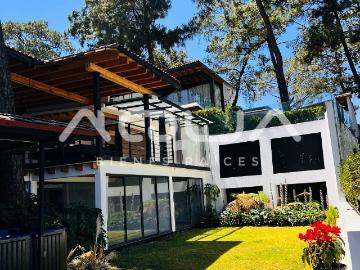 RESIDENCIA CON VISTA AL LAGO EN AVANDARO