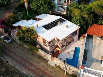 Residencia con Vista al Lago y Alberca en Chapala Country Club | 1,067 m²