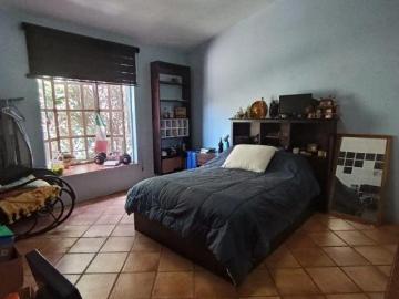 Residencia con Amplios Espacios y Jardín en Lomas de Sierra Juárez