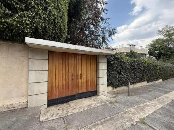 Residencia con Potencial Arquitectónico en Lomas de Chapultepec