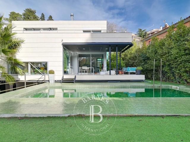 Residencia contemporánea en enclave natural privilegiado 490m² Barcelona
