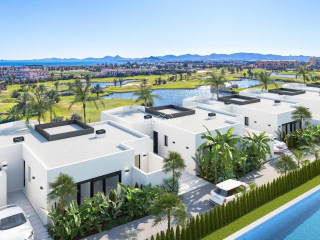 Residencia de nueva construcción en primera línea del campo. 100m² Los Alcázares