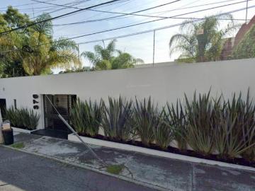 Residencia de Autor en Crestón: Privacidad y Lujo sobre Piedra Volcánica