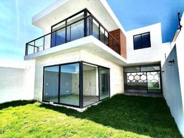 Residencia de Autor en Juriquilla | Doble Altura · Jardín 90m² · 3 Recámaras | L