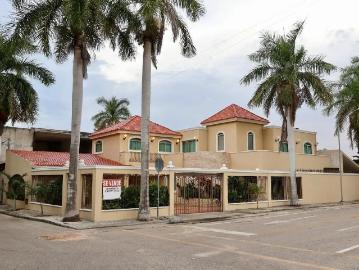 Residencia de amplios espacios con excelente ubicación
