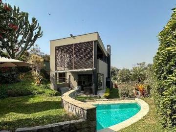 Residencia de Estilo Moderno en Exclusivo Condominio en La Planicie