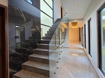 RESIDENCIA DE LUJO CON RECAMARA EN PLANTA BAJA EN FRACCIONAMIENTO LAS PALMAS