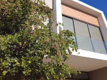 Residencia de lujo a 2 minutos de Plaza Punto Sur, Urban Center la Rioja y 5 de Galerías Santa Anita