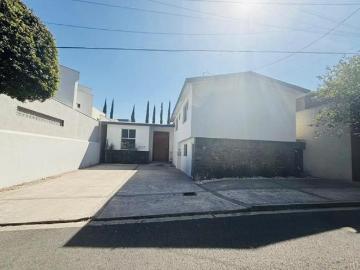 Residencia de lujo en San Pedro Garza García con 583 m² de terreno y amplios espacios familiares