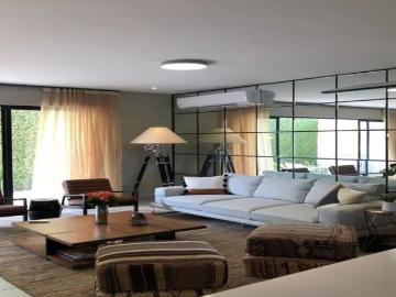 Residencia De Lujo en Venta en la Zona Cumbres!