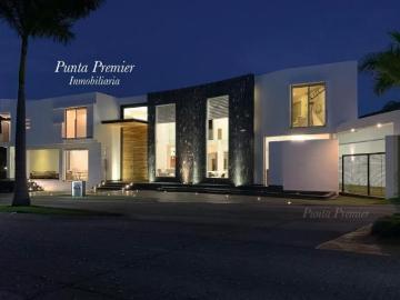 Residencia de Lujo en Venta en Puerta de Hierro Zona Andares Zapopan