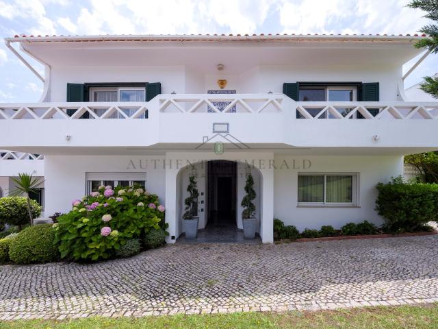 Residência de luxo com dois quartos, com planta original de três quartos, em Vale do Lobo