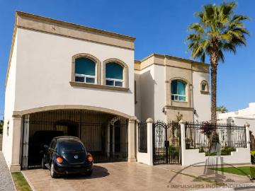 Residencia de 6 recámaras en San Patricio Plus