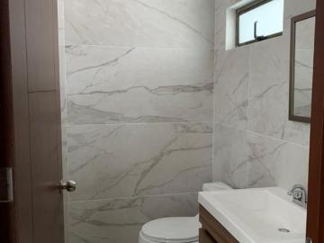 RESIDENCIA DETRAS DE PLAZA EXPLANADA. EQUIPADA. 3 NIVELES. 4REC. 280M2 NUEVA