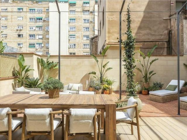 Residencia excepcional renovada con una gran terraza privada en el Passeig de Sant Joan