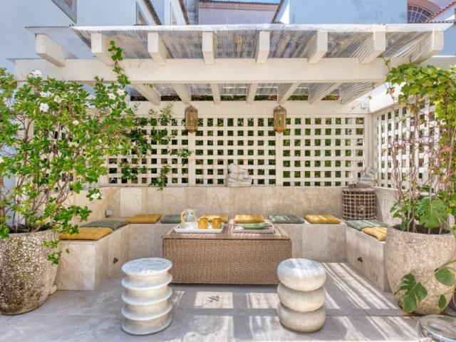 Residência Exclusiva com Jardim Privado