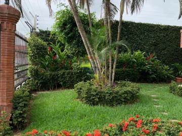 Residencia elegante en la urbanizacion unioro