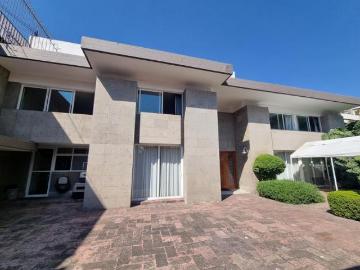 Residencia en Coyoacan de 4 Recamaras, Jardines, Estacionamientos