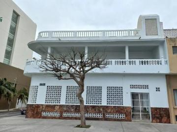 RESIDENCIA EN ESQUINA SIBRE BOULEVARD AVILA CAMACHO FRENTE AL CLUB DE YATES