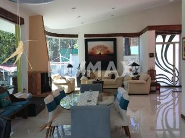 Residencia en Guayacahuala entrada a Cuernavaca por carretera Federal
