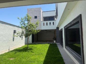 Residencia en pre venta cerrada ubicada en Fraccionamiento Las Viñas