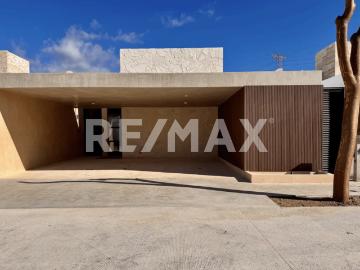 RESIDENCIA EN RENTA EN XCANATÚN, MÉRIDA