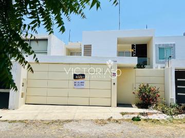 Residencia en Renta | Esmeralda Norte | Recámara en Planta Baja y Portón