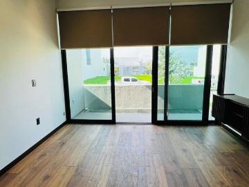 Residencia EN RENTA totalmente nueva en Puerta Las Lomas