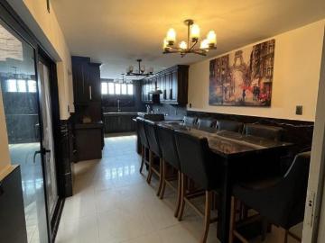 Residencia en venta colonia Lomas de Oblatos