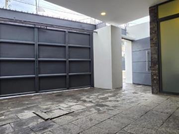 RESIDENCIA EN VENTA CON EXCELENTE UBICACION