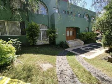 Residencia en Venta con jardines, Casa Club, GYM y Cancha de Tenis