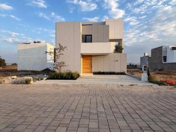 Residencia en venta en Cartuja frente a las amenidades 200 m2 terreno, 3 recámaras, multifuncional