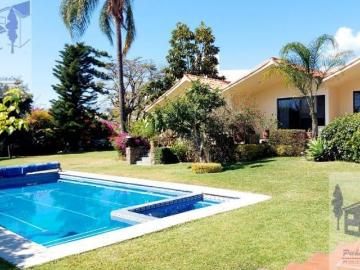 Residencia en venta en el Fraccionamiento Rancho Tetela, Cuernavaca Morelos