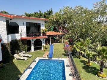 Residencia en venta en fraccionamiento, ubicada en Xochitepec, Morelos