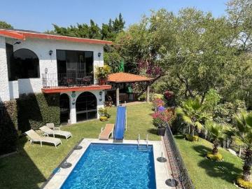 Residencia en venta en fraccionamiento, ubicada en Xochitepec, Morelos