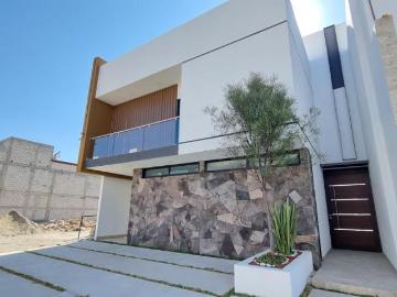 RESIDENCIA EN VENTA EN GEMA CON 245 M2 DE T, AMPLIO JARDÍN, RECÁMARA EN P/B