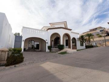 Residencia en Venta en La Jolla Sección Villa de las Esmeraldas