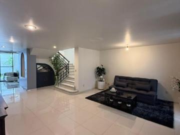 Residencia en Venta en Villas del Campestre 4 Recámaras y Jardín Privado