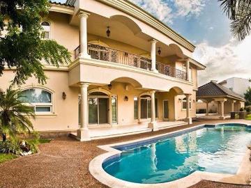 RESIDENCIA EN VENTA / RENTA EN LAGUNAS DE MIRALTA