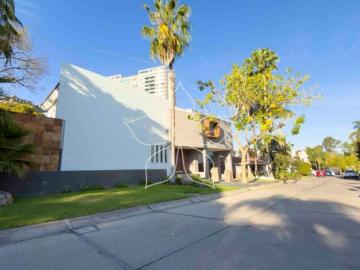RESIDENCIA EN VENTA UBICADA EN PUERTA HIERRO, JAL, ZAPOPAN
