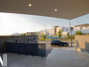 Residencia Frente a Área Verde con Vista Panorámica Garantizada en Lomas Punta del Este