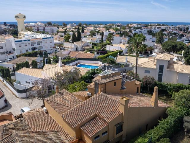Residência histórica 6+2 quartos para venda no coração do Al. 413m² Albufeira e Olhos de Água