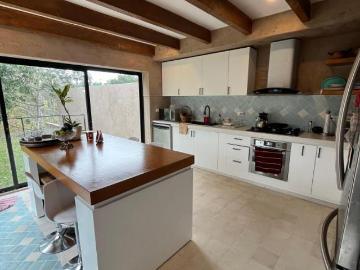 Residencia junto al río con alberca y loft independiente