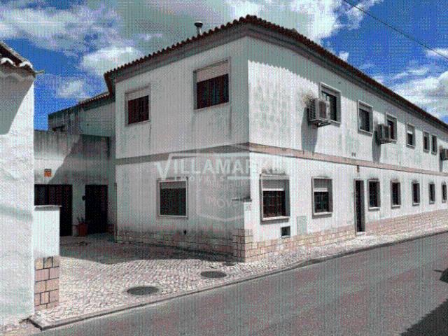 Residência Sénior da banca situada na localidade de Ereira no Cartaxo, Cartaxo, Ereira