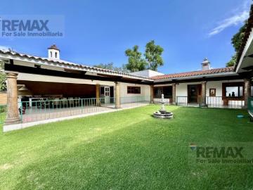 Residencia sola en Delicias estilo Cuernavaca tipo hacienda con vista panorámica…Clave 5748