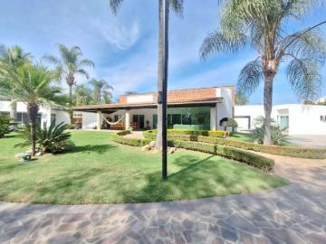 RESIDENCIA 4 HABITACIONES Y ALBERCA EN VENTA, UNA PLANTA, FRACC PRIVADO EL ALAMO LEON GTO